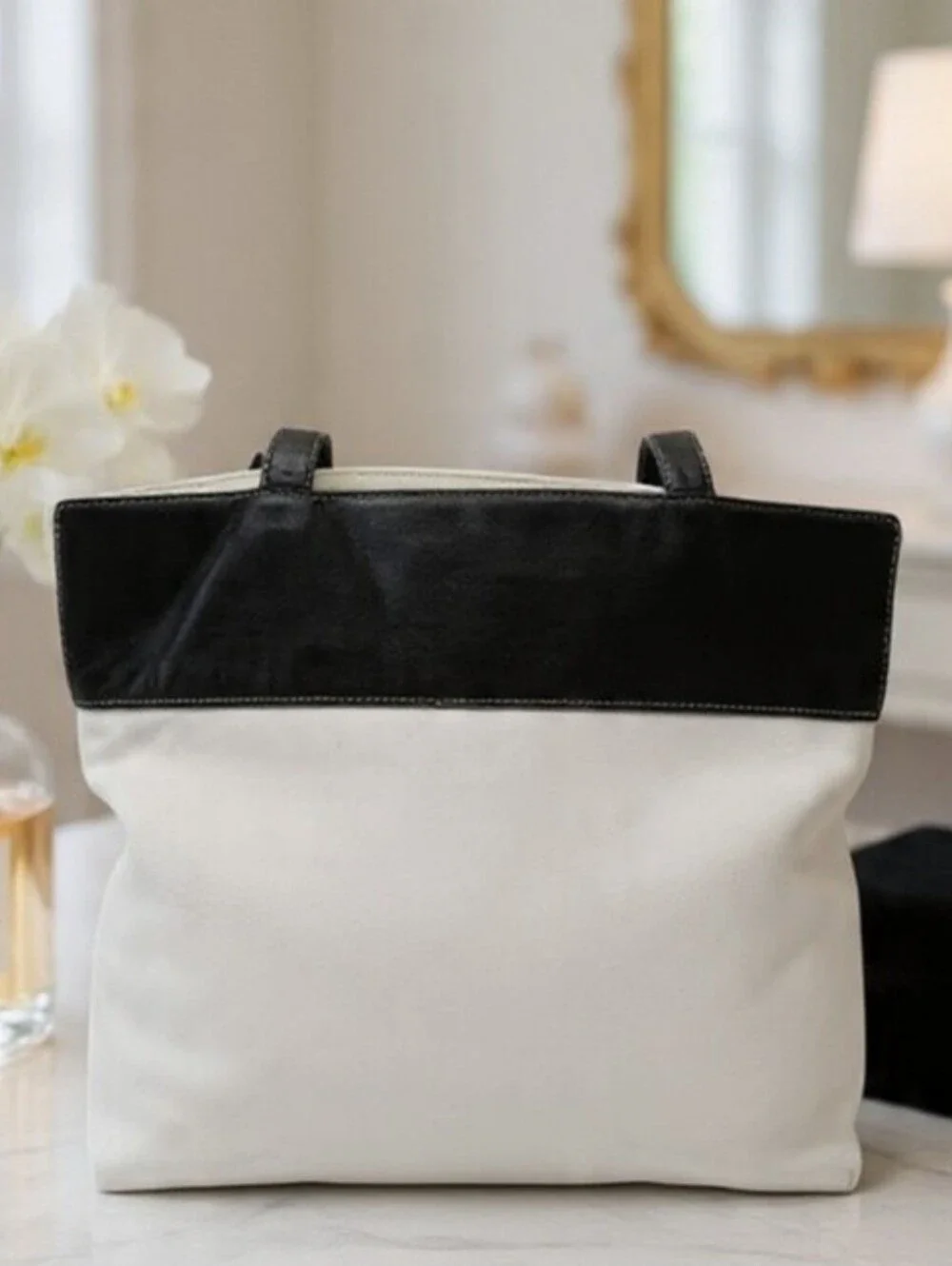 Chanel Vintage  Black & White Lambskin CC Shopper Tote 1997-1999 ✨️💕